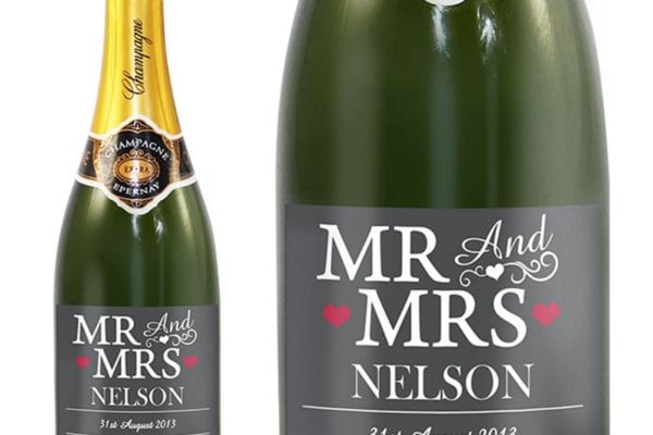How to Decorate Wine Bottles for a Wedding