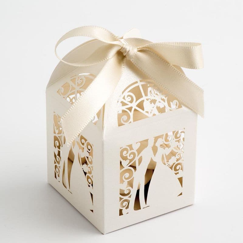 Filigree Bride and Groom Favour Box.